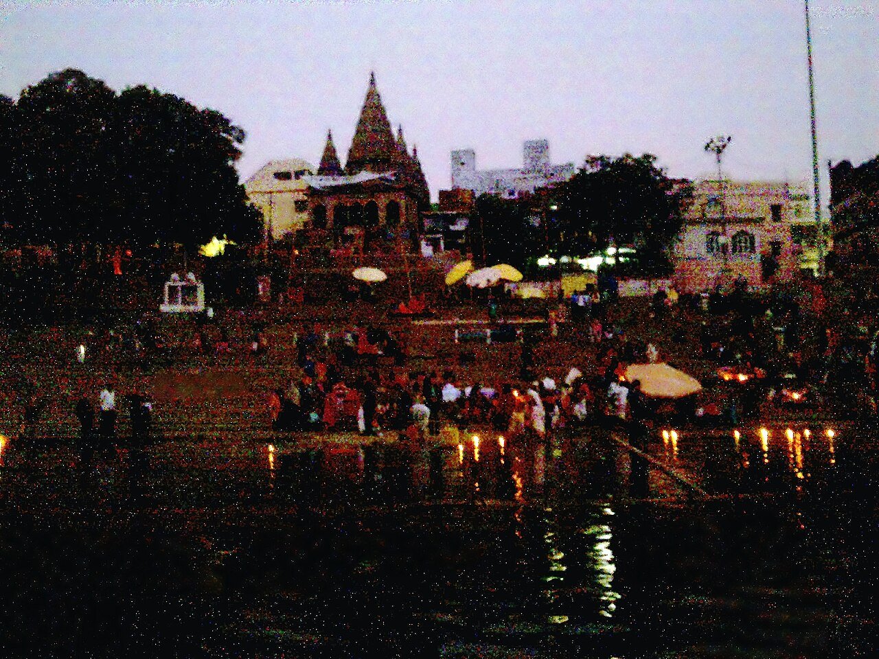 Varanasi Beyond the Ghats: Cafes, Aarti, and Winter Malaiyyo
